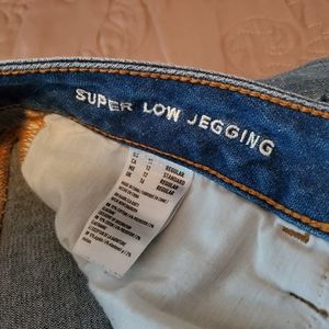 American Eagle cropped destroyed sz 12